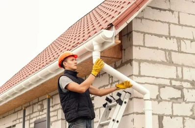 Pose et remplacement de gouttières à Arcomps